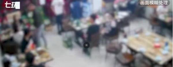 目击者:几名男子打完人就跑了 这是咋情况？