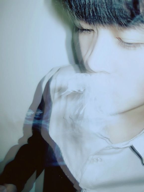 求几张男生qq伤感透明皮肤