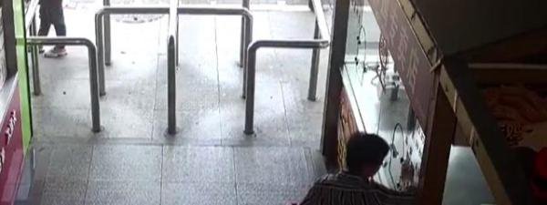 硕士男偷换商户收款码谎称测试被抓 这是咋情况？