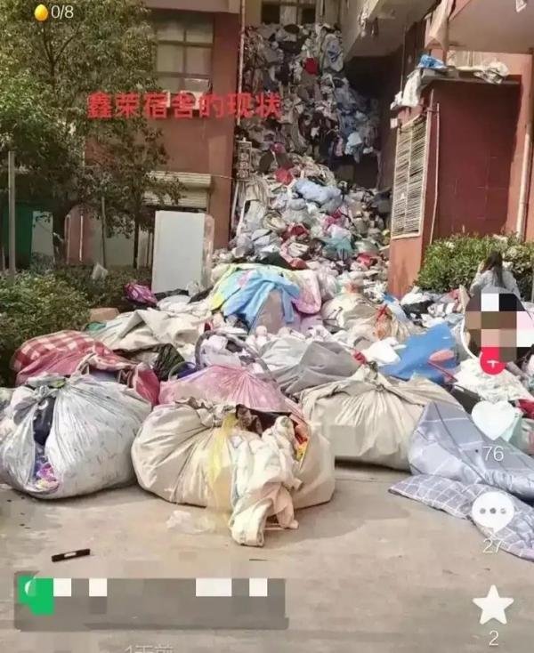 富士康宿舍个人物品堆积如山，垃圾？