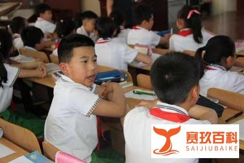 高中语文材料称新生儿下跌怪女人,阅读材料引争议,教育局回应!