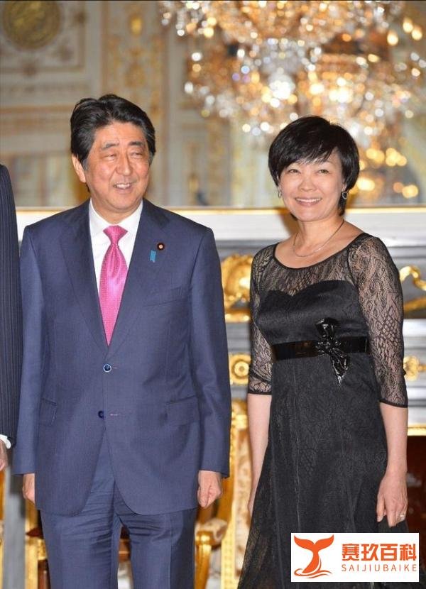 安倍晋三被暗杀致死，彻底断子绝孙了，这辈子最大的遗憾没当爸爸