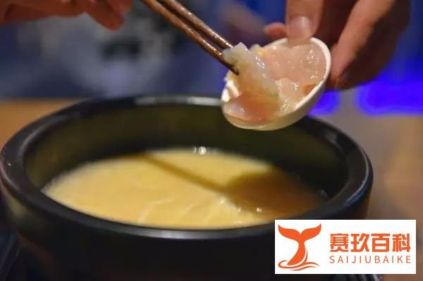 如何制作一碗正宗的鱼汤米线？小胖吉来告诉你