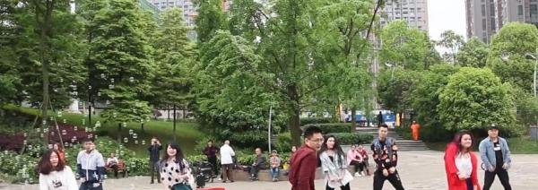 浪漫的快闪求婚