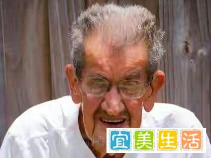 丹东市九十三岁老人在社区开看病通行证 自己受到侮辱后上吊自尽