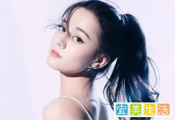 迪丽热巴ELLE盛典造型引争议，网友：是审美问题还是造型师背锅？