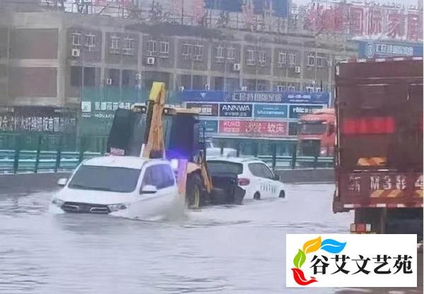 新疆下世纪暴雨，久旱逢甘霖沙漠要变成绿洲？专家：未必是好事