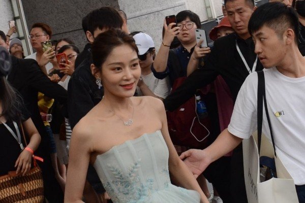 纯妃为什么突然黑化，她和皇后不是闺蜜吗？