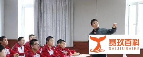 班主任侵犯学生家长，警方：构成猥亵，处行政拘留七日处罚！