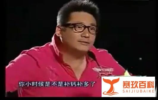 笑死了!参赛小伙现场与评委对骂 直接把评委都骂走了