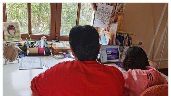 课程分销平台是什么，我怎么靠它月入过万？