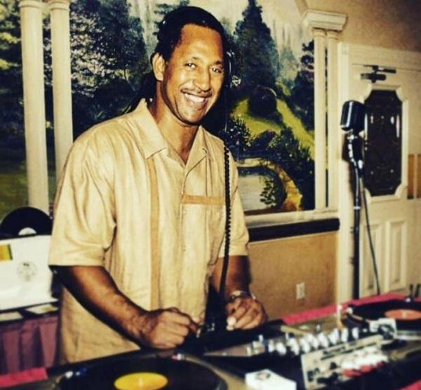 ”DJ“的起源与发展历史