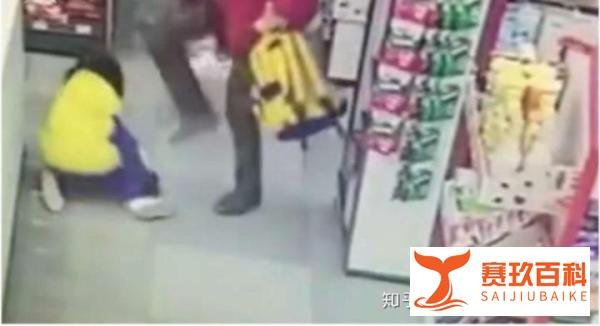 亲奶奶下死手，为挑衅媳妇超市狂殴孙女