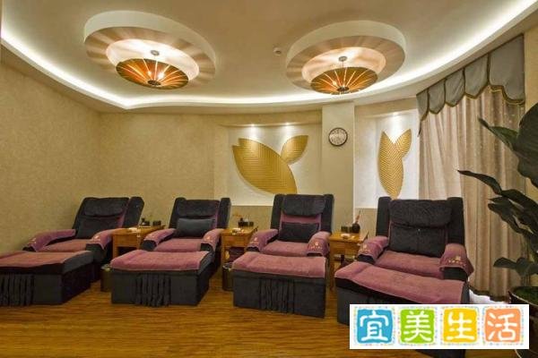 洗脚一年300万?上海67岁老阿姨足浴店踩大雷,快看看钱花在了哪...