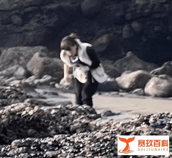 43岁女星林赛离奇死亡！失踪5天后遗体在山区出现，老公悲痛欲绝