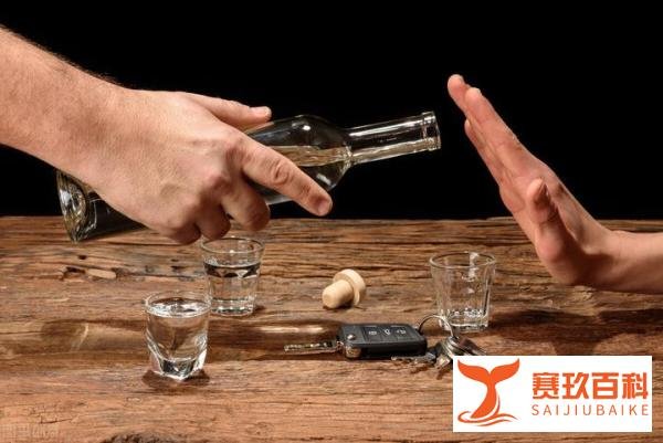 新员工不喝酒,被领导扇耳光打骂,如何正确应对“酒局暴力”?