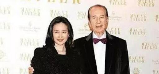 何超琼站C位无人敢抢 现场图片曝光（组图）