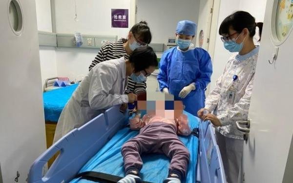 天价药自费降至数千元 多地患者开打 这是咋情况？