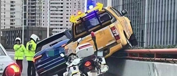 上海高架斗气车主或涉什么罪名？