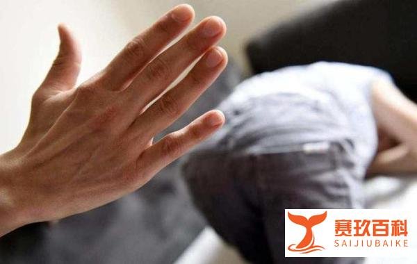 女教师用戒尺打学生手掌，学校回应：没有发生此事，教育局介入！
