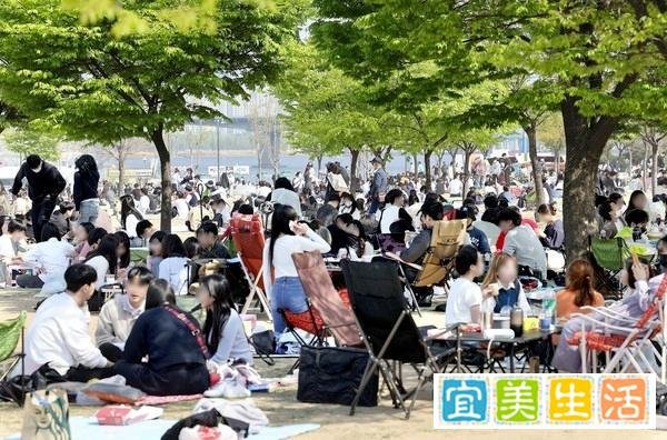 时隔757天，韩国终于全面取消社交距离措施了！