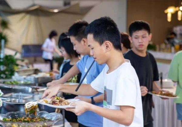 考生估出600分,成绩未出家长便大摆宴席,出成绩后亲戚脸色大变