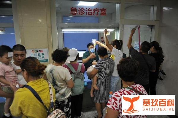 上海给一线医护人员发6000元津贴，这钱，该拿！