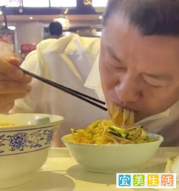 李亚鹏与李嫣约饭遭拒，被质疑不会使用输入法，耐心回复网友评论