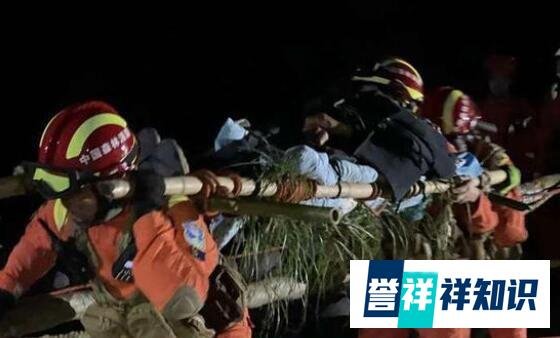 震后第二夜:消防用橡皮艇转移群众 这是咋情况？