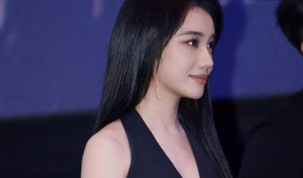坚如磐石：被郑刚扔掉的手机壳，早已暗示杨晓薇是一张死牌