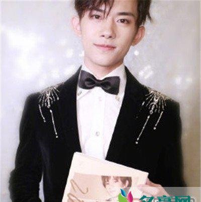 易烊千玺承认自己整容? 可能有一种整容叫长开了吧