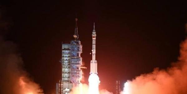 神舟十五号成功发射，为何时间选在深夜？原因并非为了保密