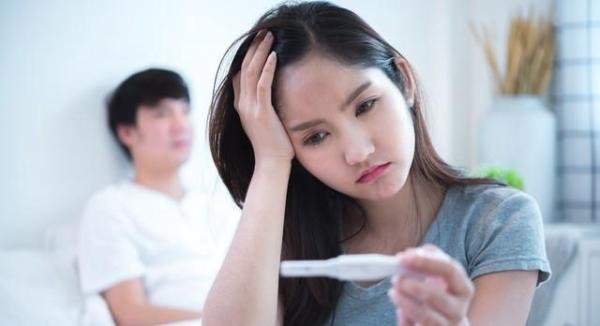 校方通报男生被指在女友孕期出轨