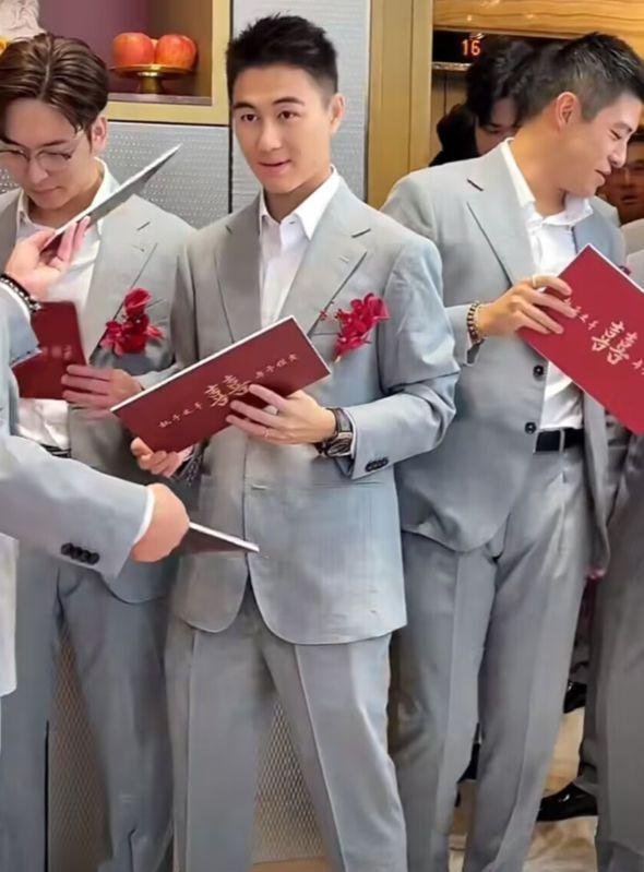 何猷君参加婚礼当伴郎，近照暴露真实身高，被质疑没有170