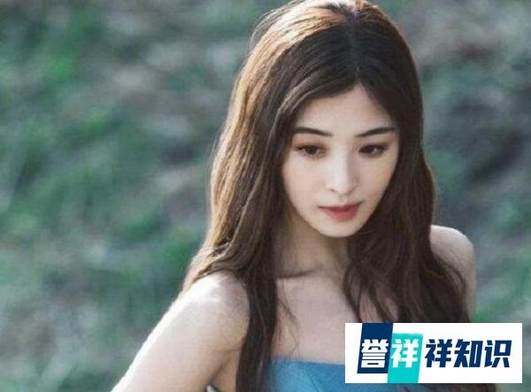 裙底被拍遭戏虐腿白,张含韵步步后退倪妮请求原谅,杨幂私密照被拍高价?