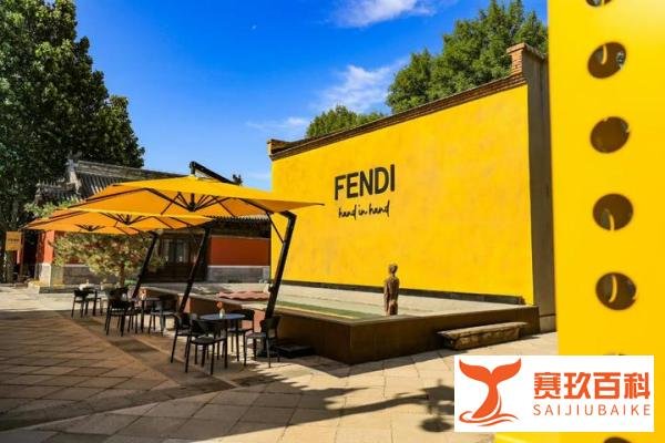 Fendi联合喜茶“搞黄色”，是双向奔赴还是有人借机上位？