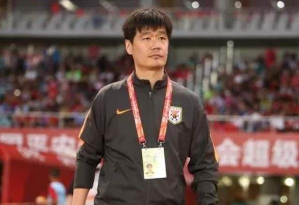 传李霄鹏或接任李铁成国足主帅 这是咋情况?